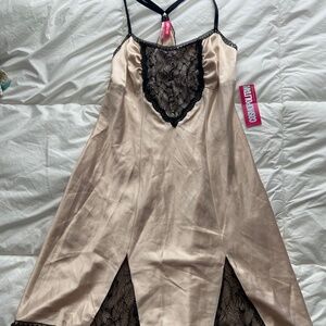 Cosmopolitan Sleepwear